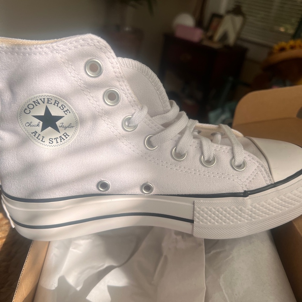 Converse All Stars NWT Chuck Taylor Women's Black and White High Tops